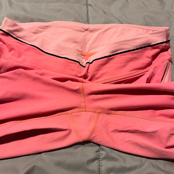 Lululemon bright pink leggings - Picture 5 of 6